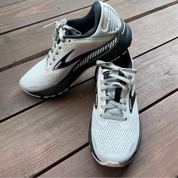 Brooks - Adrenaline GTS 22 Road-Running Shoes - Picture 2 of 8